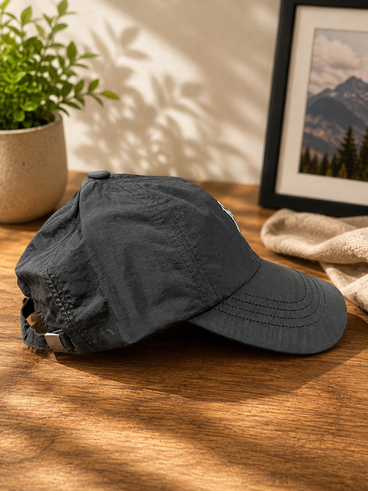 The mineral Black Cap parachute